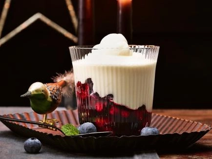 Glühweinbeeren mit Champagner-Rahm